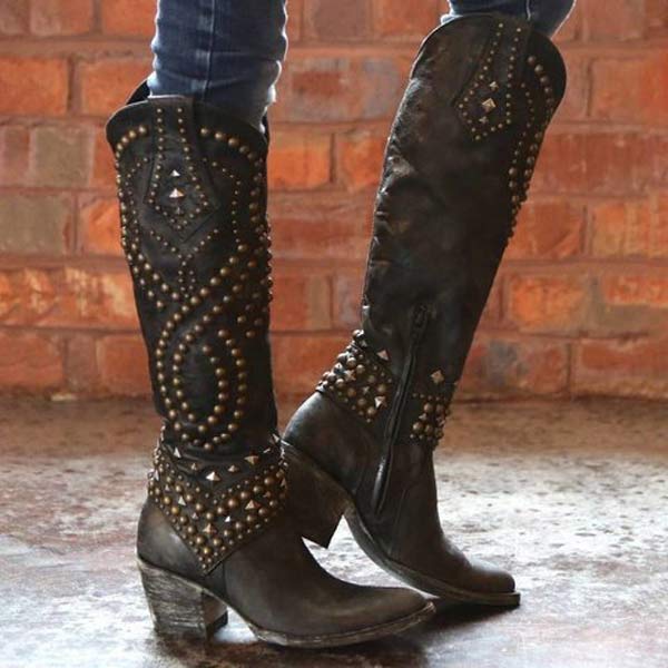 Lilybell - Hohe Stiefel mit Metallic-Nieten und abgeschnittenem Absatz