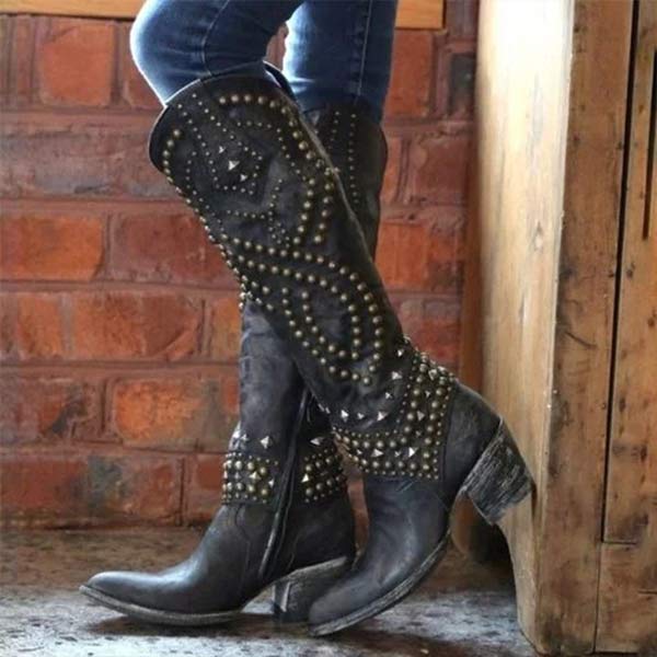 W&W Mode - Hohe Stiefel Mit Metallnieten Und Kobigem Absatz
