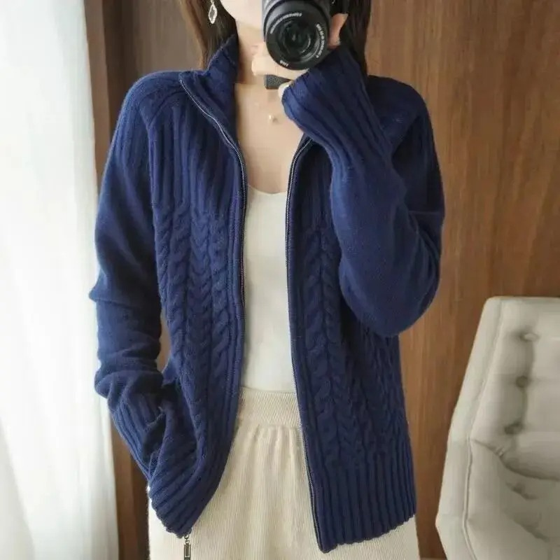 W&W Mode | Gestrickte Jacke Damen Mit Reißverschluss Und Kabelstrickdetails