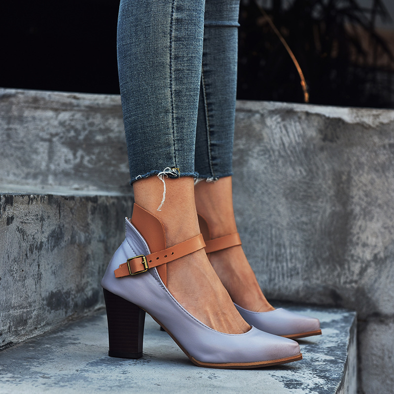 Damen Schuh mit Blockabsatz, breitem Absatz und verstellbarem Riemen