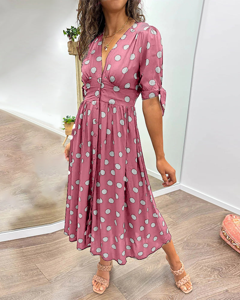 Kleid mit tiefem V-Ausschnitt und Polka Dots