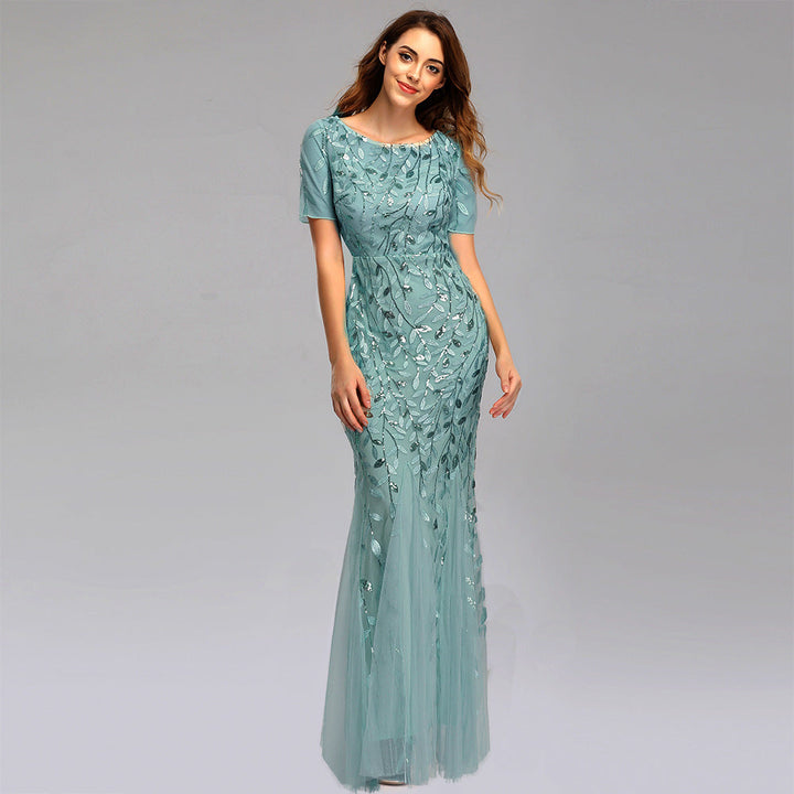 Damen Abendkleid in Gold mit elegantem Design