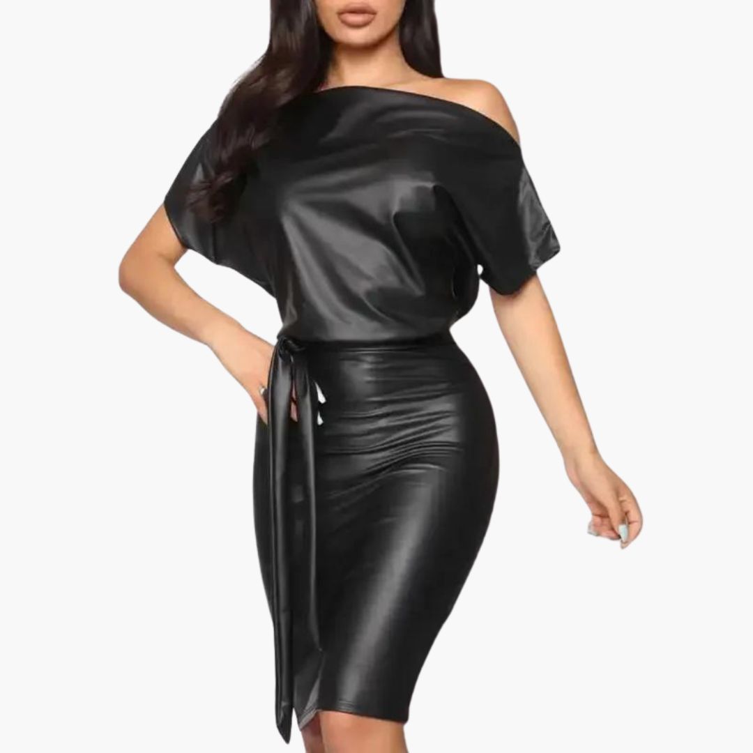 W&W Mode | Schulterfreies Kleid aus Kunstleder