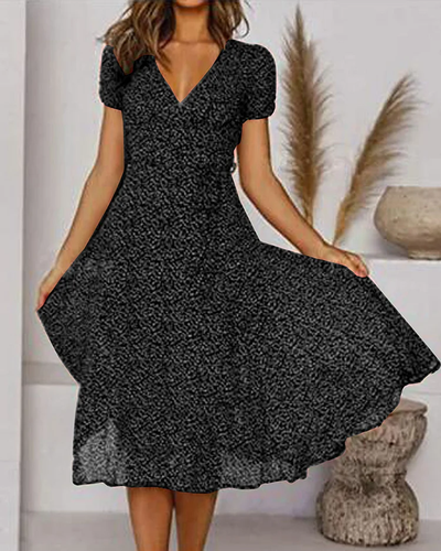 W&W Mode | Druckseide Chiffonkleid mit Kurzen Ärmeln und V-Ausschnitt für Damen