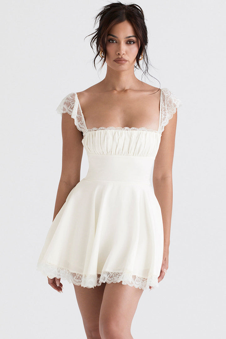 W&W Mode | Kleid mit quadratischem Ausschnitt und Spitzenärmeln