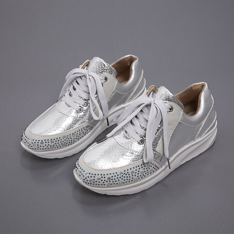 Damen Sportliche Sneakers mit Glitzerelementen und ergonomischer Sohle W&W Mode