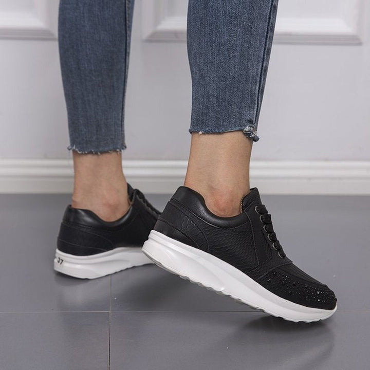 Damen Sportliche Sneakers mit Glitzerelementen und ergonomischer Sohle W&W Mode