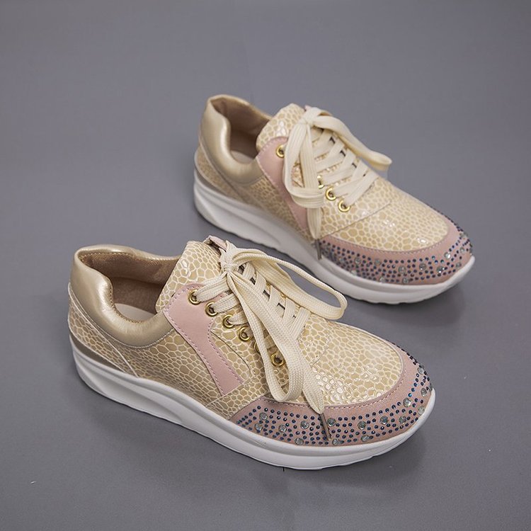 Damen Sportliche Sneakers mit Glitzerelementen und ergonomischer Sohle W&W Mode