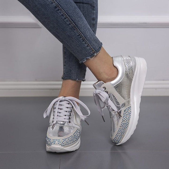 Damen Sportliche Sneakers mit Glitzerelementen und ergonomischer Sohle W&W Mode