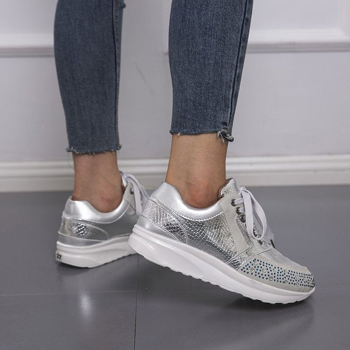 Damen Sportliche Sneakers mit Glitzerelementen und ergonomischer Sohle W&W Mode
