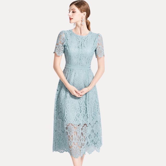 W&W Mode | Raffiniertes Spitzen-Midikleid mit Taillenbetonung