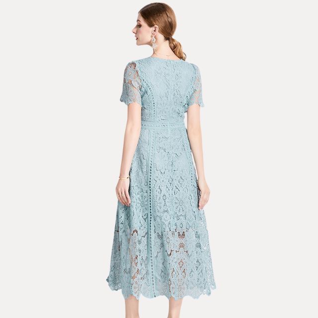 W&W Mode | Raffiniertes Spitzen-Midikleid mit Taillenbetonung