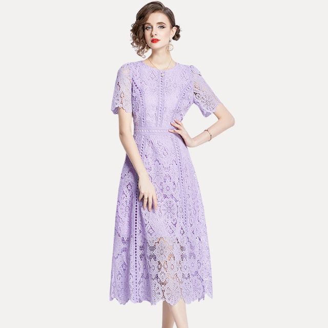 W&W Mode | Raffiniertes Spitzen-Midikleid mit Taillenbetonung
