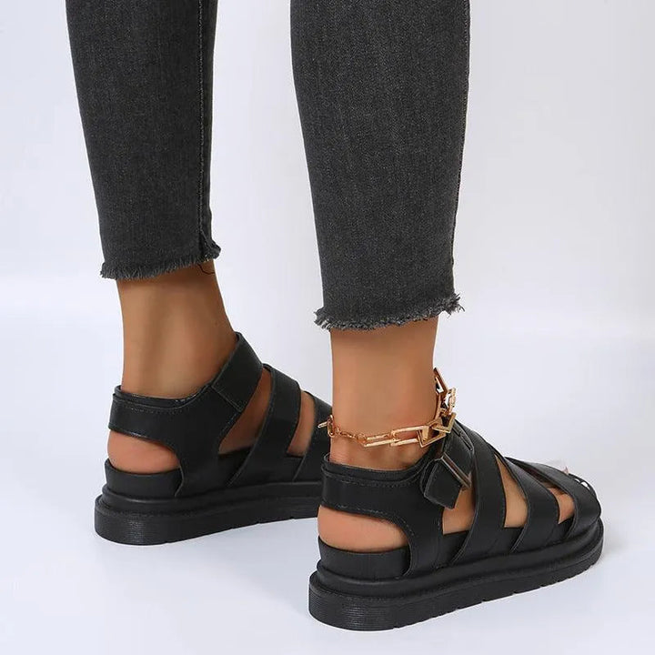 W&W Mode | Sandals with buckle and platform with open toes
