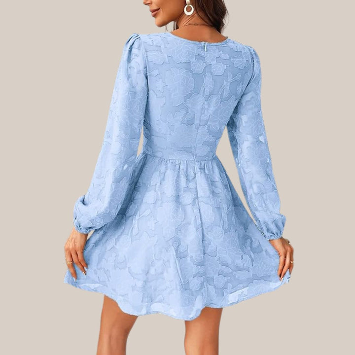 W&W Mode | Schickes Langarmkleid mit tiefem V-Ausschnitt