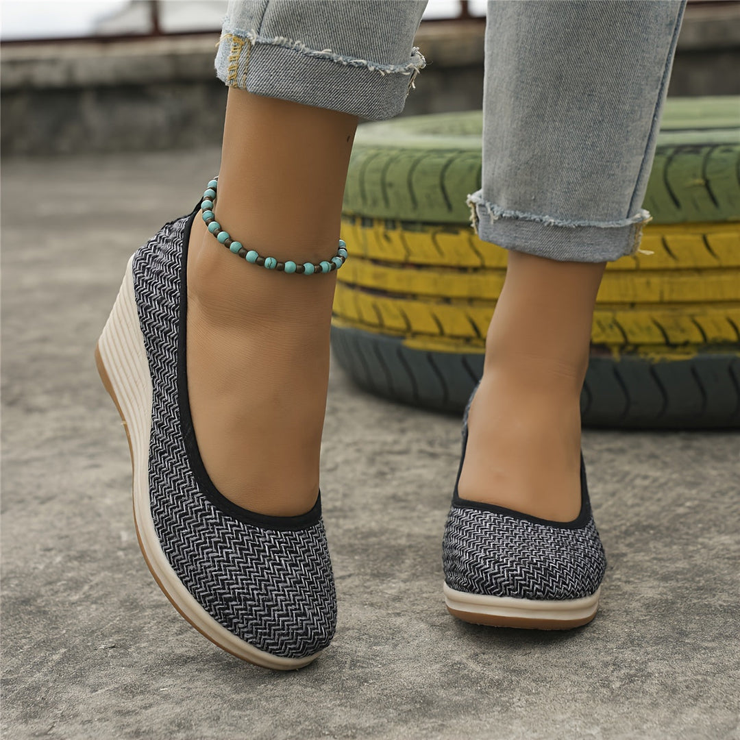 Damen Slipper mit Keilabsatz und atmungsaktivem Design