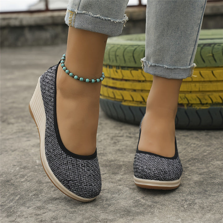 Damen Slipper mit Keilabsatz und atmungsaktivem Design
