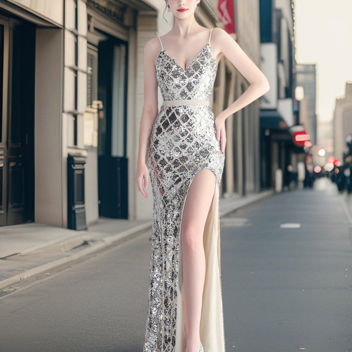 W&W Mode - Luxuriöses Pailletten Kleid mit seitlichem Schlitz