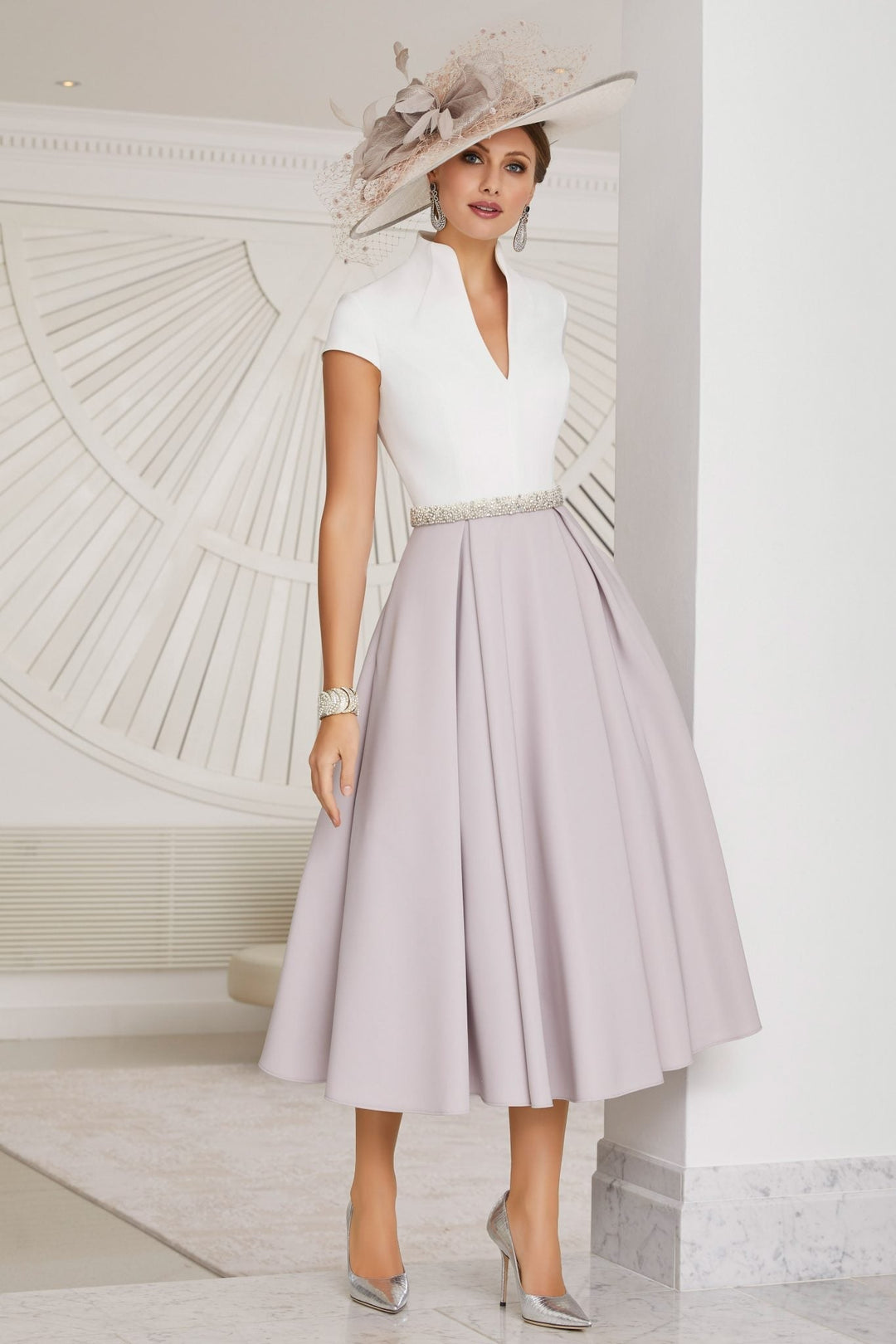 W&W Mode | Weißes Farbblock V-Ausschnitt Ausgestellt Sommerkleid