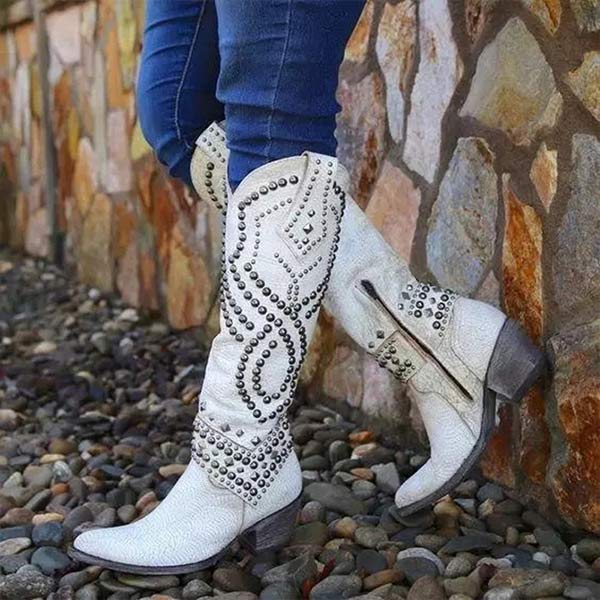 Lilybell - Hohe Stiefel mit Metallic-Nieten und abgeschnittenem Absatz