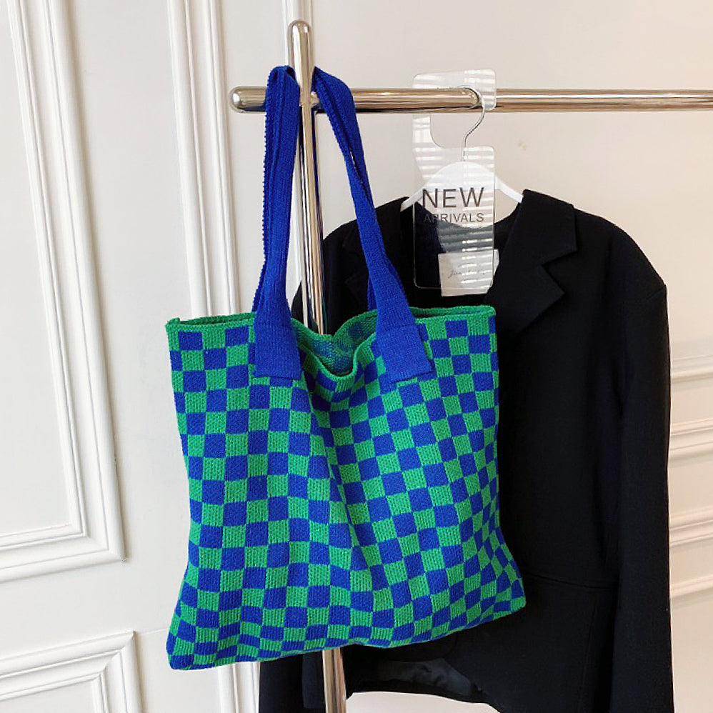 Strick-Tragetasche im Retro-Karo-Look