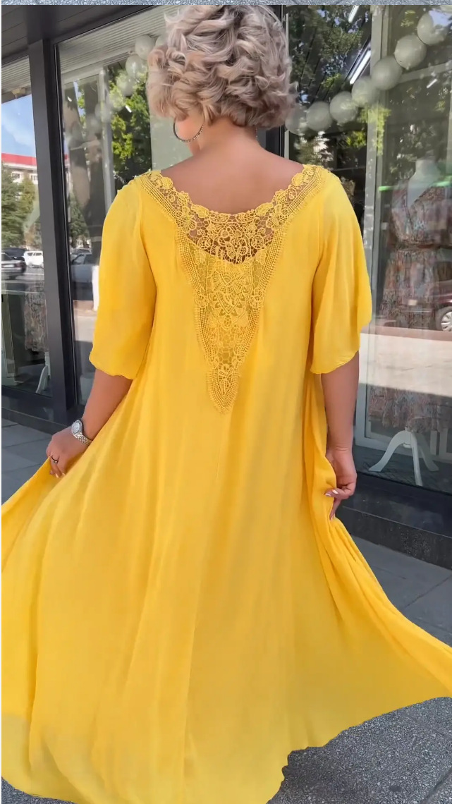 Rückansicht einer kurzhaarigen Frau im gelben Kleid