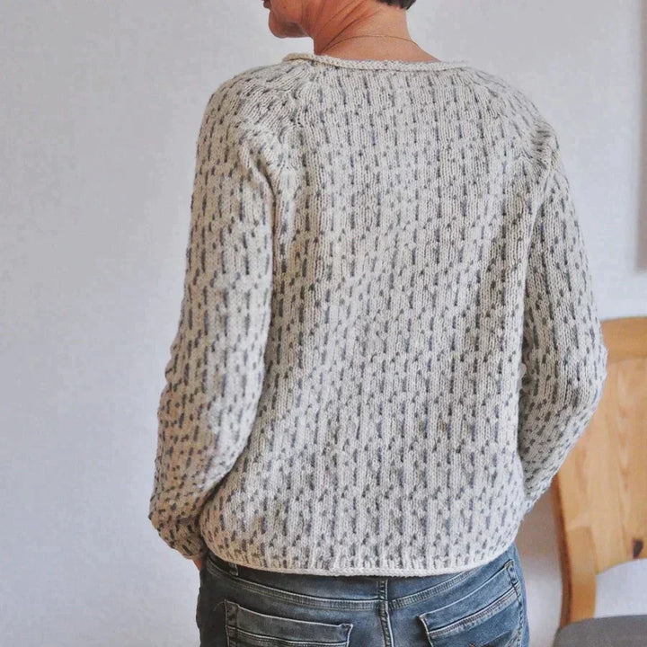 Eleganter grauer Pullover mit Bootsausschnitt