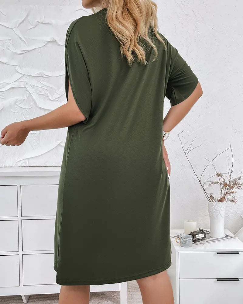 W&W Mode  - Lässig schickes Minikleid mit V-Ausschnitt in Olivgrün | Vielseitiges V-Ausschnitt Minikleid für jeden Anlass