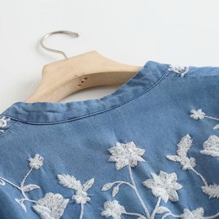 Damen-Bluse mit Blumenstickerei und durchgehender Knopfleiste