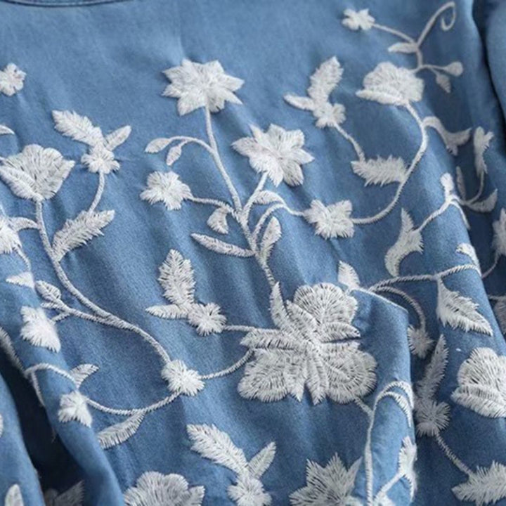Damen-Bluse mit Blumenstickerei und durchgehender Knopfleiste
