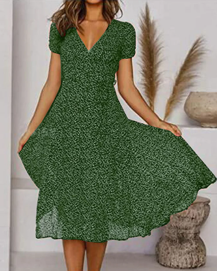 W&W Mode | Druckseide Chiffonkleid mit Kurzen Ärmeln und V-Ausschnitt für Damen