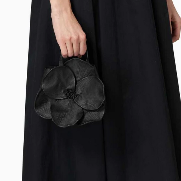 Kleine Damenhandtasche mit Kettenriemen