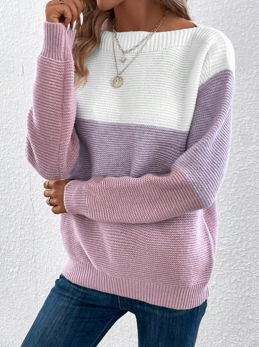 – Eleganter dreifarbiger Pullover