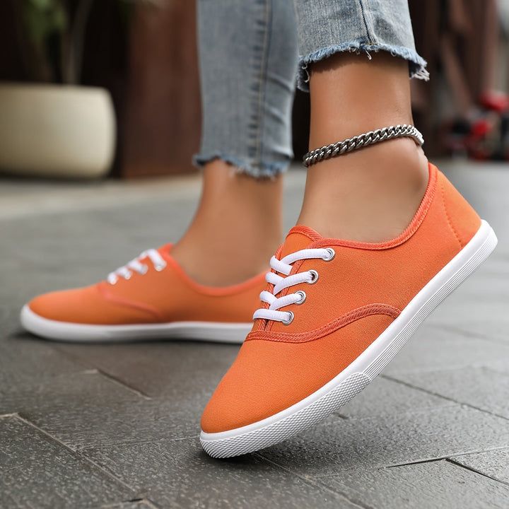 W&W Mode | Bequeme Niedrige Canvas Sneakers in Weiß