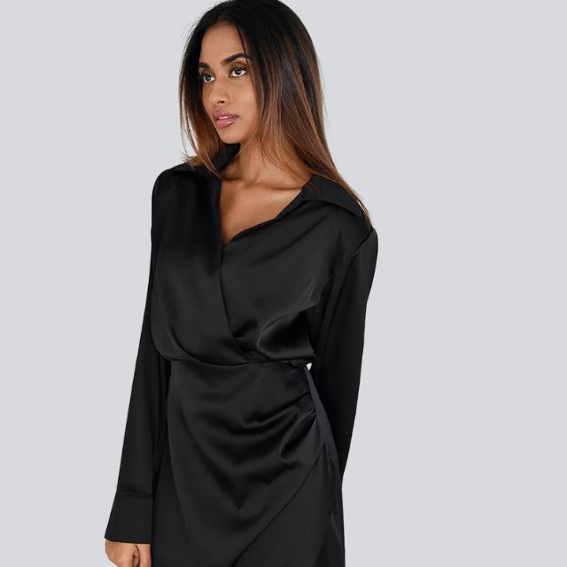 W&W Mode | Satin-Minikleid mit V-Ausschnitt und Raffung