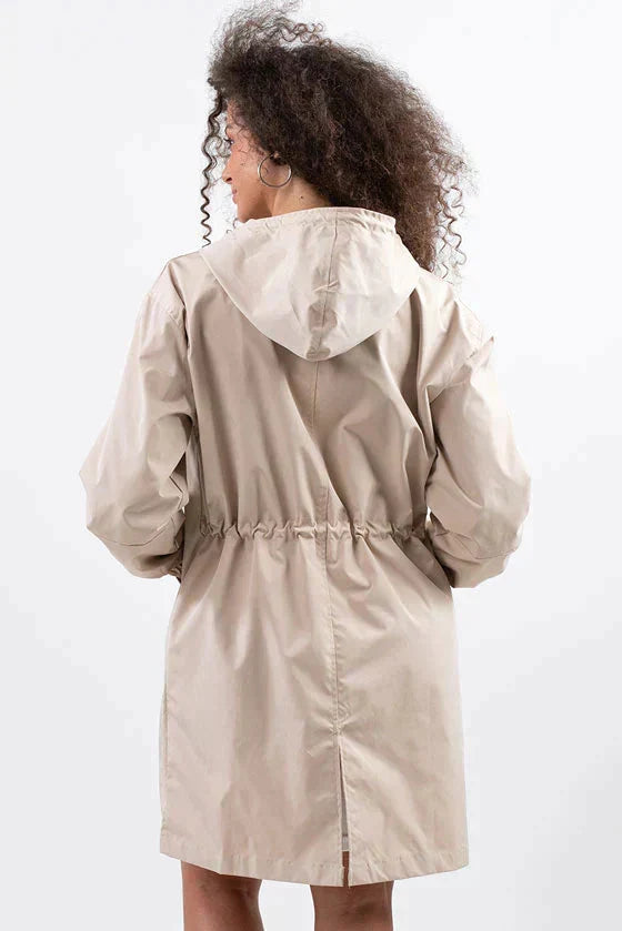 Wasserfeste Windjacke mit Kapuze in Übergröße Regenjacke