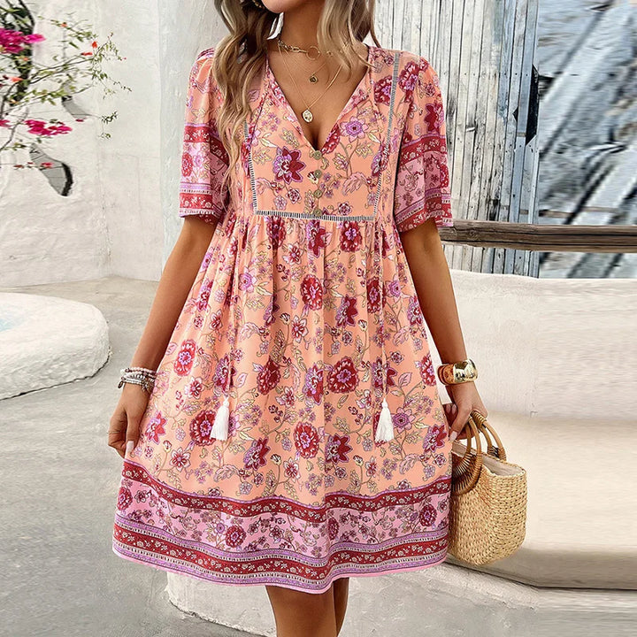 W&W Mode | Kleid mit kurzen Ärmeln und V-Ausschnitt