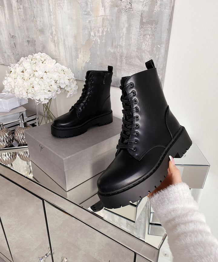 Stiefel Serena Schwarz