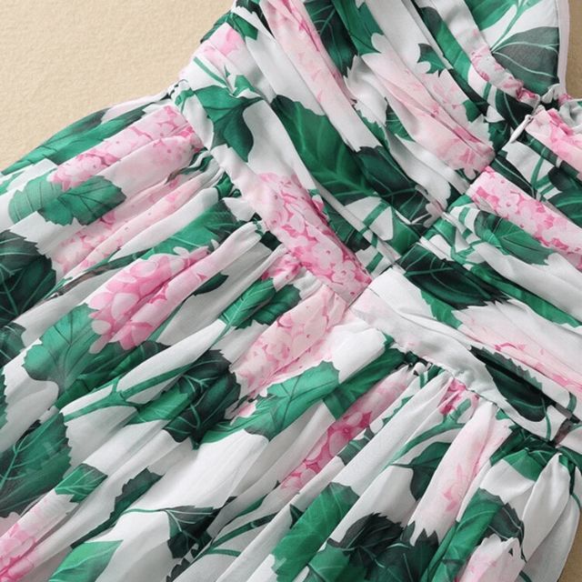 W&W Mode | Trägerloses Maxikleid mit Blumenmuster und gerafftem Oberteil
