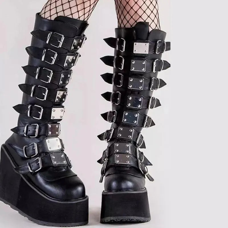 Damen Stiefel mit Reißverschluss, grobem Absatz und markantem Design