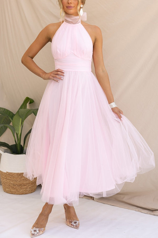 Feminines Sommerkleid mit fließendem Rock & eleganter Silhouette