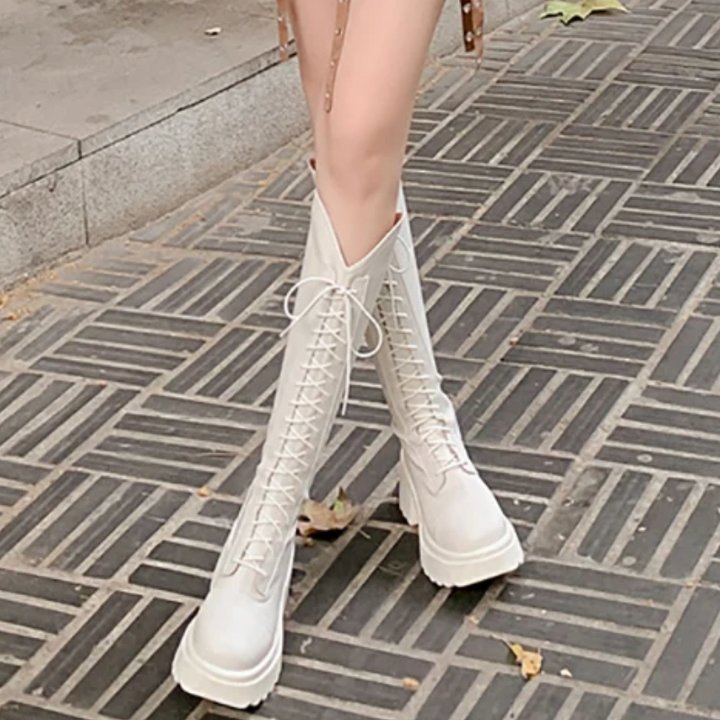 Damen hohe Stiefel mit Schnürung und robustem Absatz