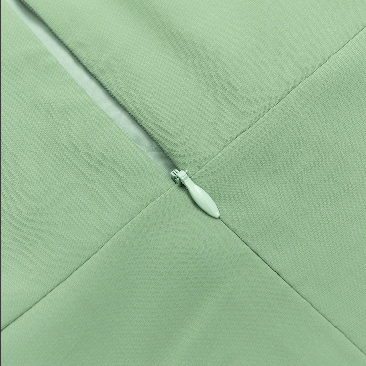 Asymmetrisches, figurbetontes Midikleid mit Drapierungsdetail | Grün