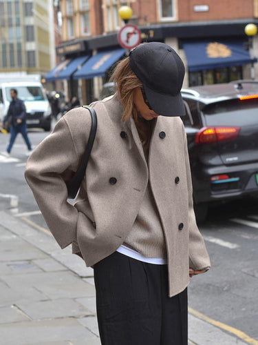 Damen kurze Jacke mit doppelter Knopfleiste und lässiger Passform