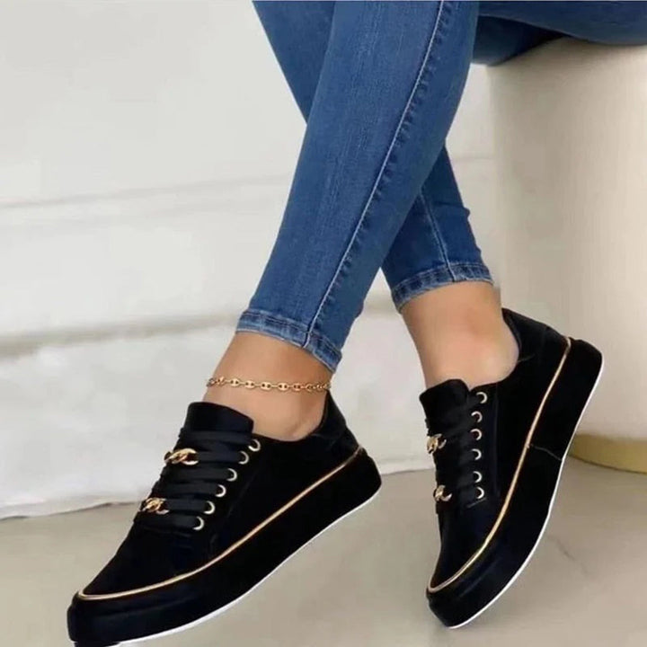 W&W Mode - Weiße Low-Top-Casual-Sneakers mit goldenen Details | Stylische weiße Schnürsneaker mit Goldbesatz