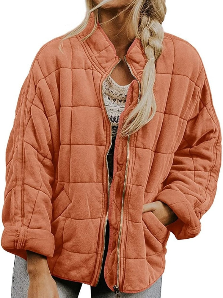 Damen-Steppjacke mit tailliertem Schnitt und praktischen Taschen