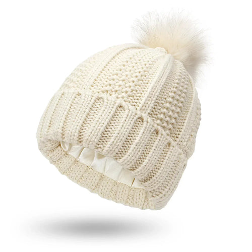 W&W Mode | Satin gefütterte Strickmütze – warm und modisch für den Winter