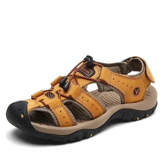 Goldene sandalen mit orthopädischem fußbett