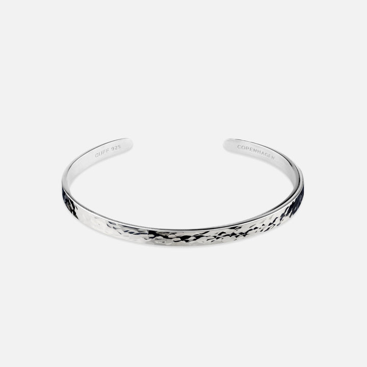W&W Mode | Schlankes Silberarmband Mit Gehämmertem Muster Für Herren