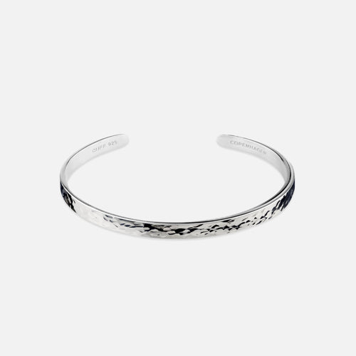 W&W Mode | Schlankes Silberarmband Mit Gehämmertem Muster Für Herren